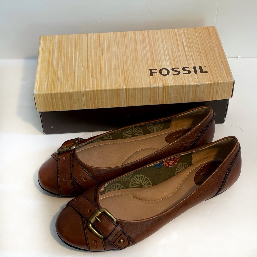 NWT Fossil Brown Leather Sandy Flats with Glossy Finish - Picture 2 of 12